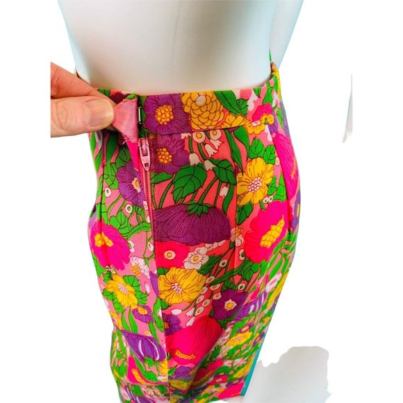 Vintage 1960s Neon Deadstock Pink Floral Print High Waist Shorts | W 25 - Picture 9 of 10